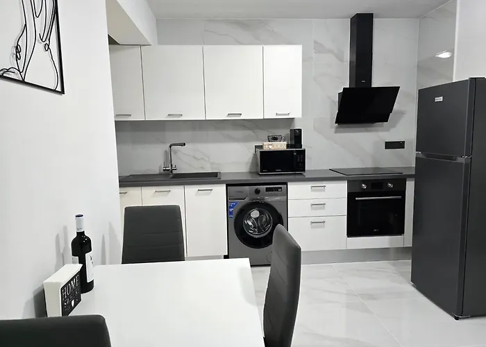 Evandrea Pelapais - Stylish In Kato *