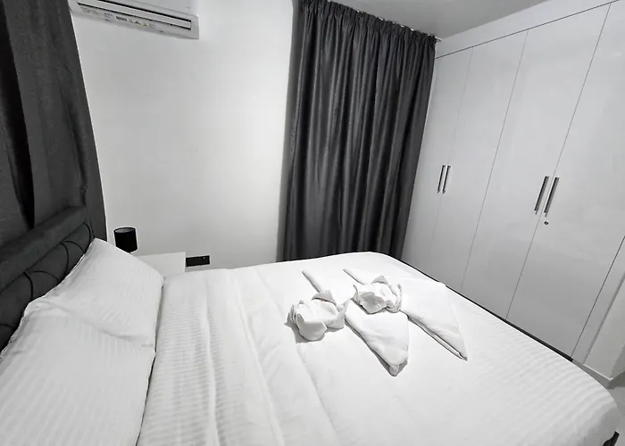 Evandrea Pelapais - Stylish In Kato * Paphos