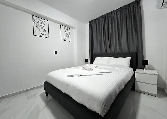 Evandrea Pelapais - Stylish In Kato Appartement