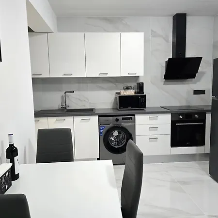 Evandrea Pelapais - Stylish In Kato *