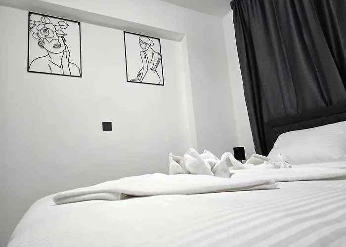 Evandrea Pelapais - Stylish In Kato Apartament