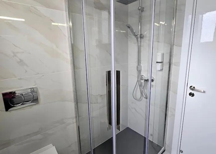 Evandrea Pelapais - Stylish In Kato Apartament *